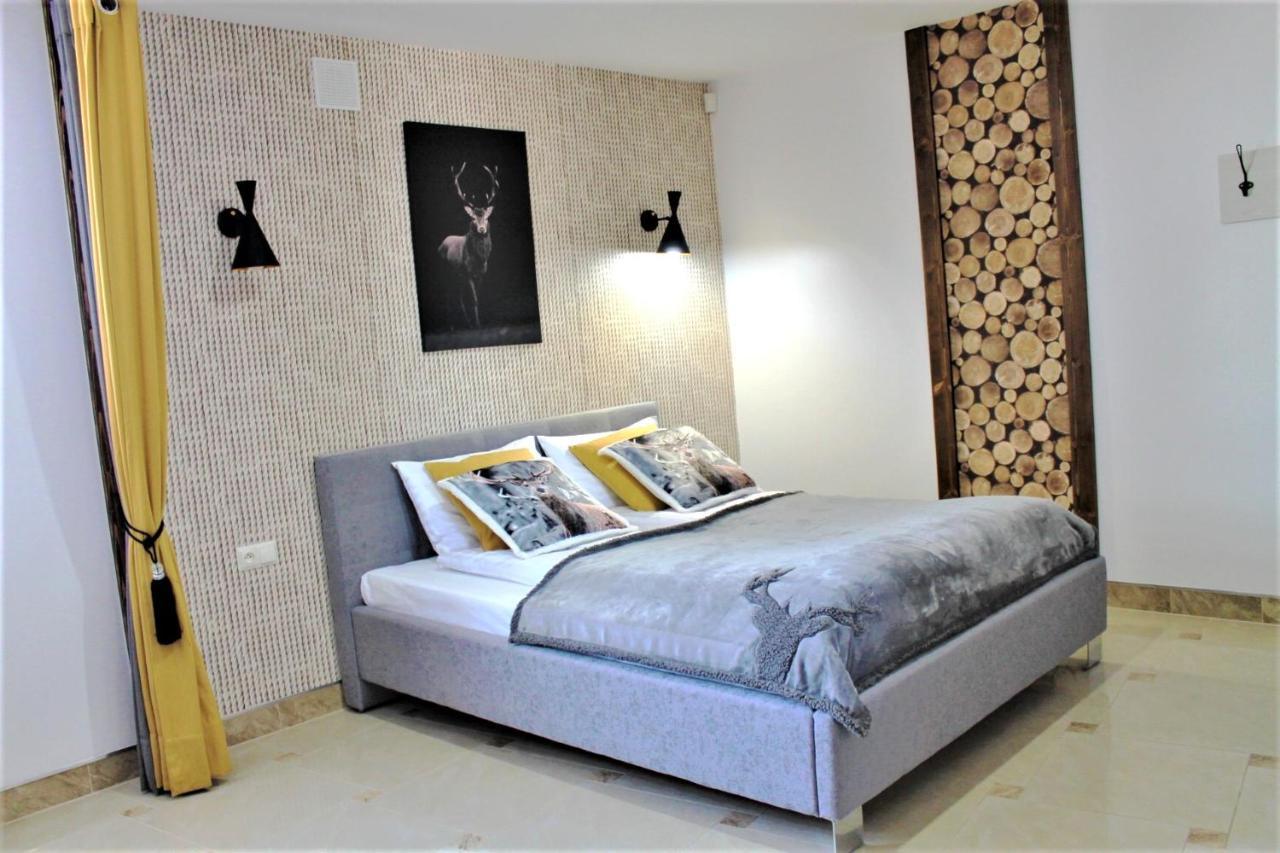 Bed and Breakfast Bialy Jelen Z Basenem I Jacuzzi Ostrowsko Exterior foto