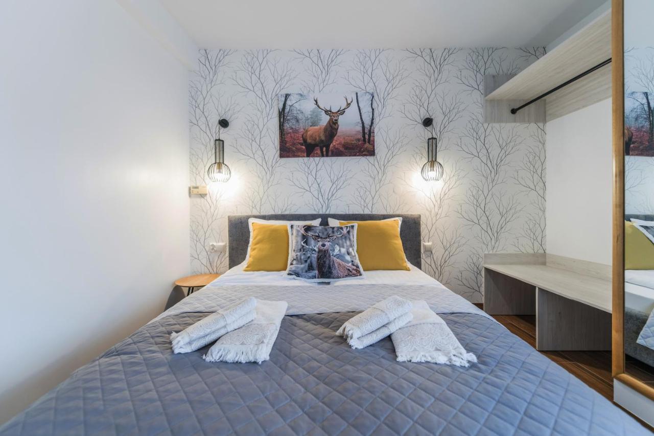 Bed and Breakfast Bialy Jelen Z Basenem I Jacuzzi Ostrowsko Exterior foto